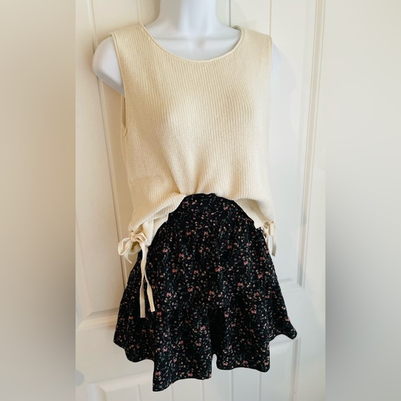 EUC Chelsea & Violet Black Dainty Floral Skirt sz Large - Picture 7 of 10